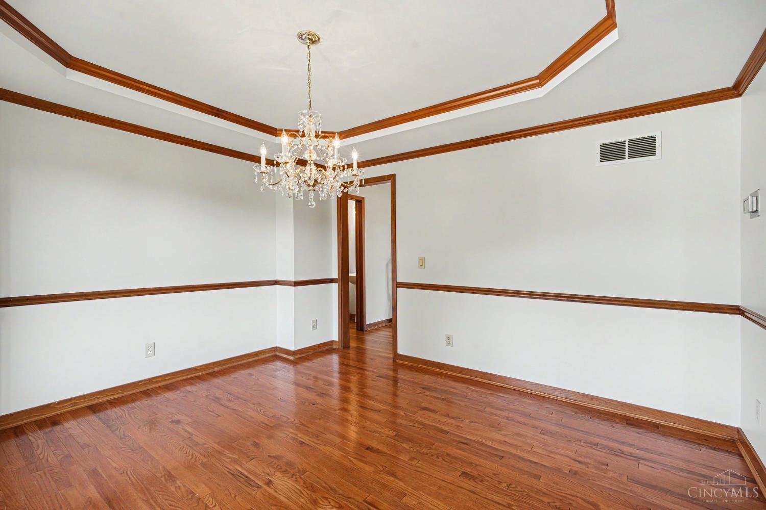 3416 Surrey Lane
