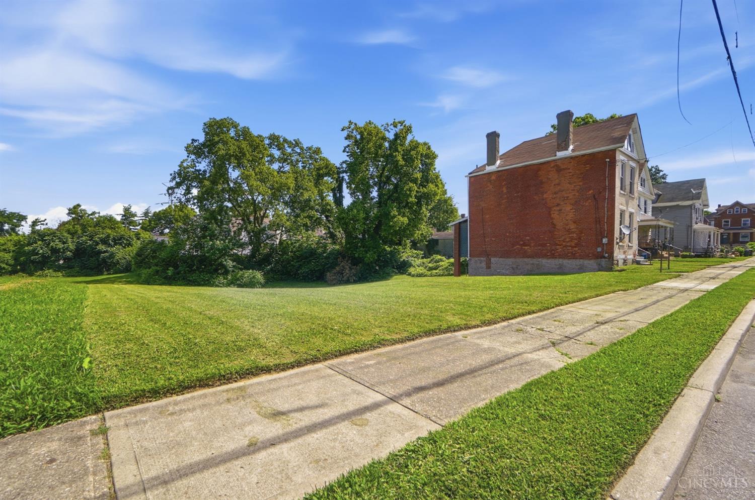 1610 Brewster Avenue