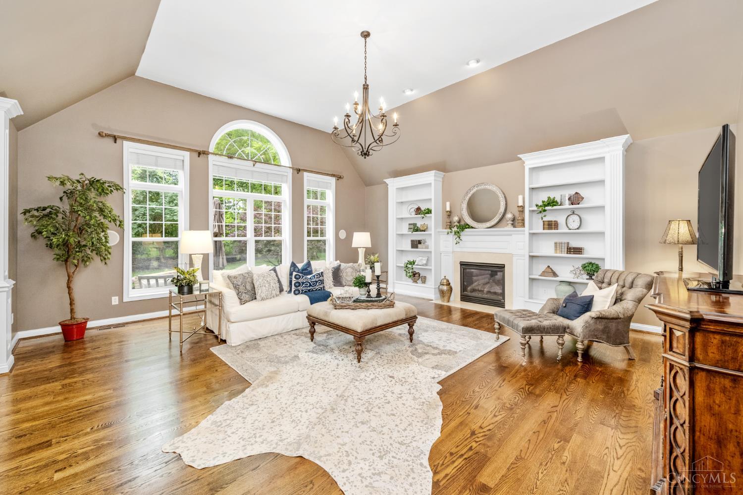 6613 Hollow Tree Court