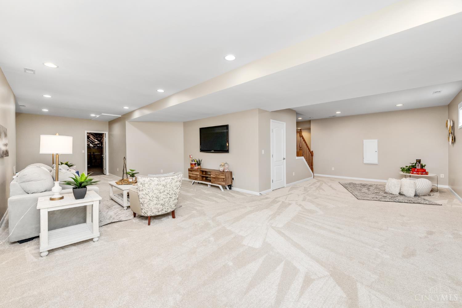 6613 Hollow Tree Court