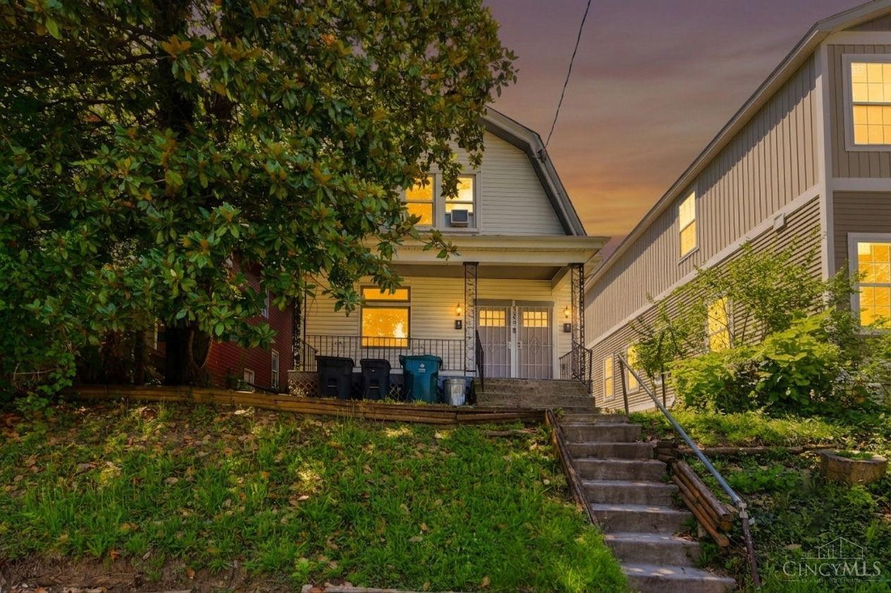 3329 Hackberry Street