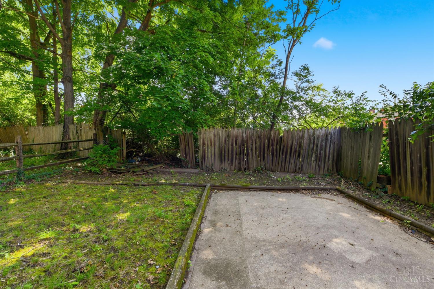 3329 Hackberry Street