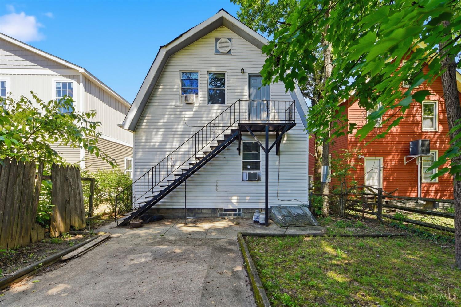 3329 Hackberry Street