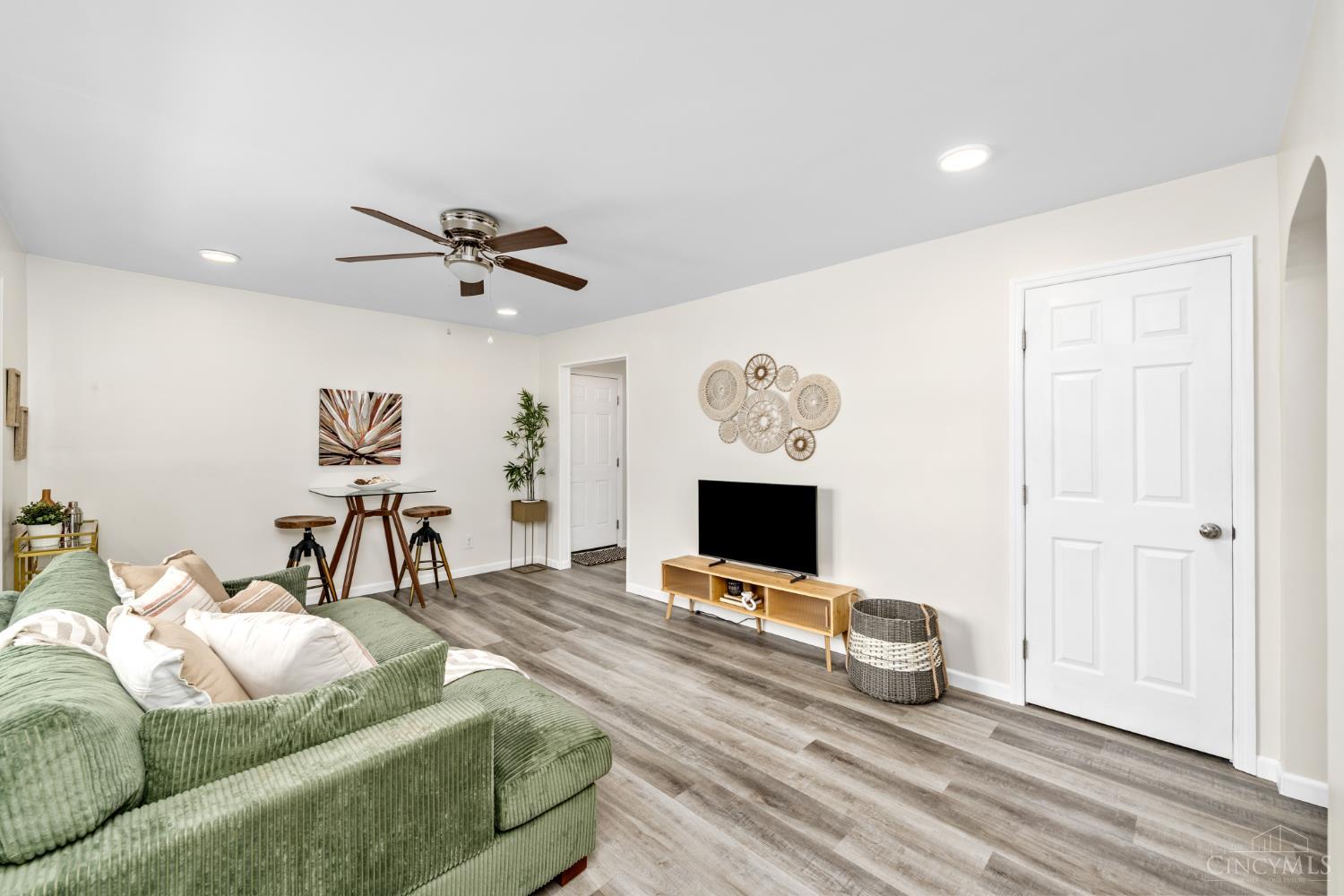 2355 Hibiscus Road