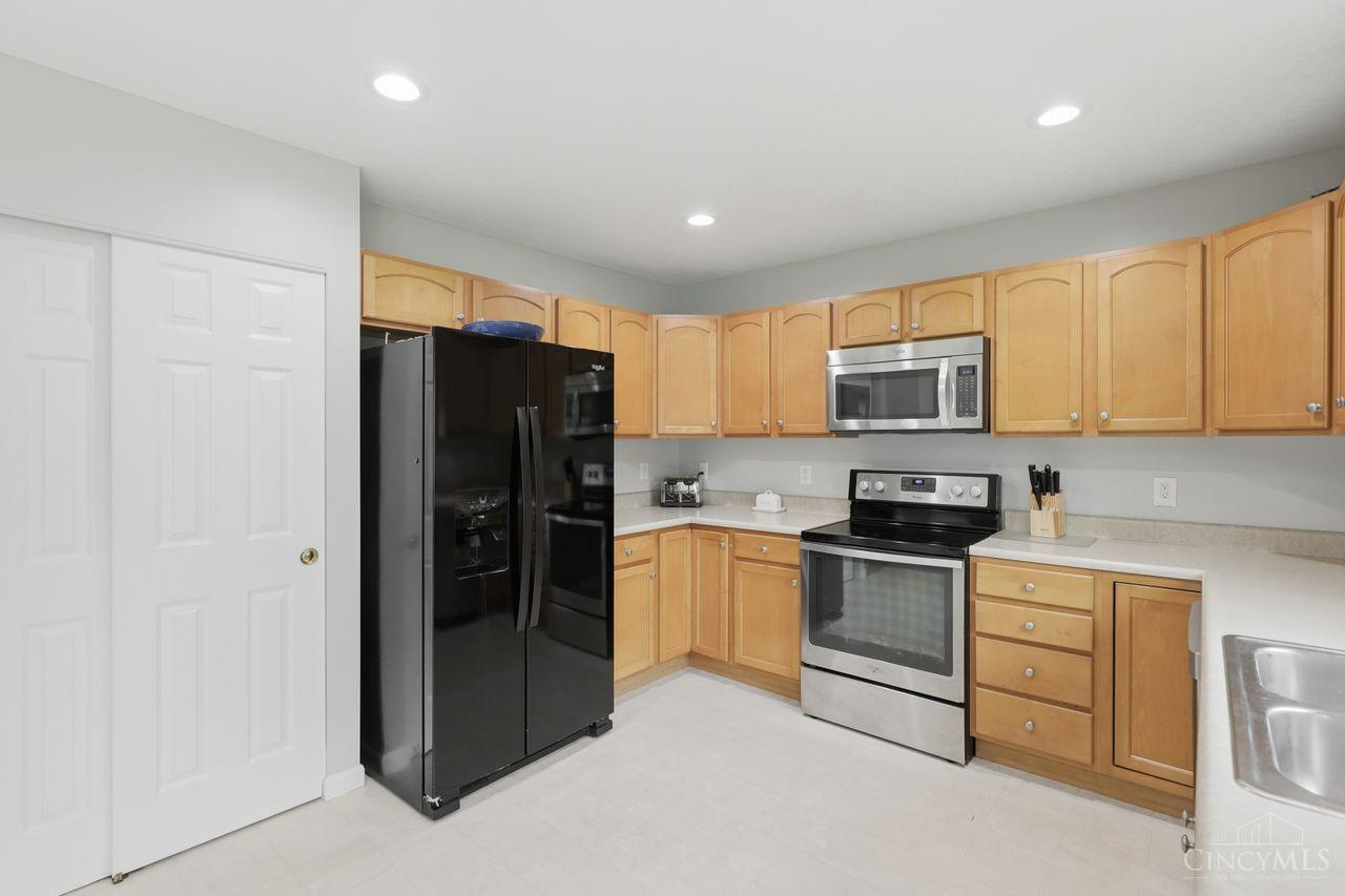 923 Pond Court