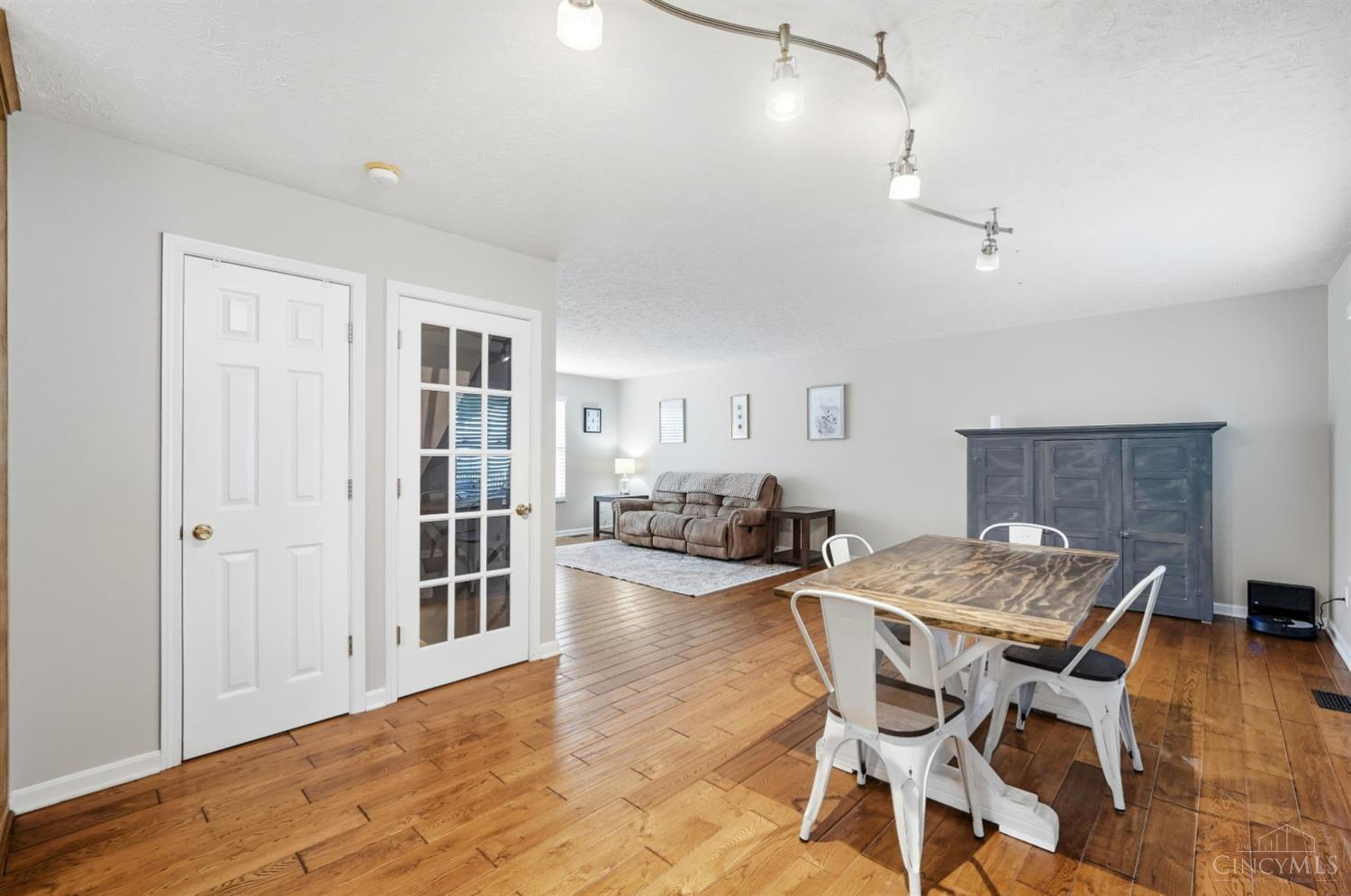 1553 Deerwoods Drive