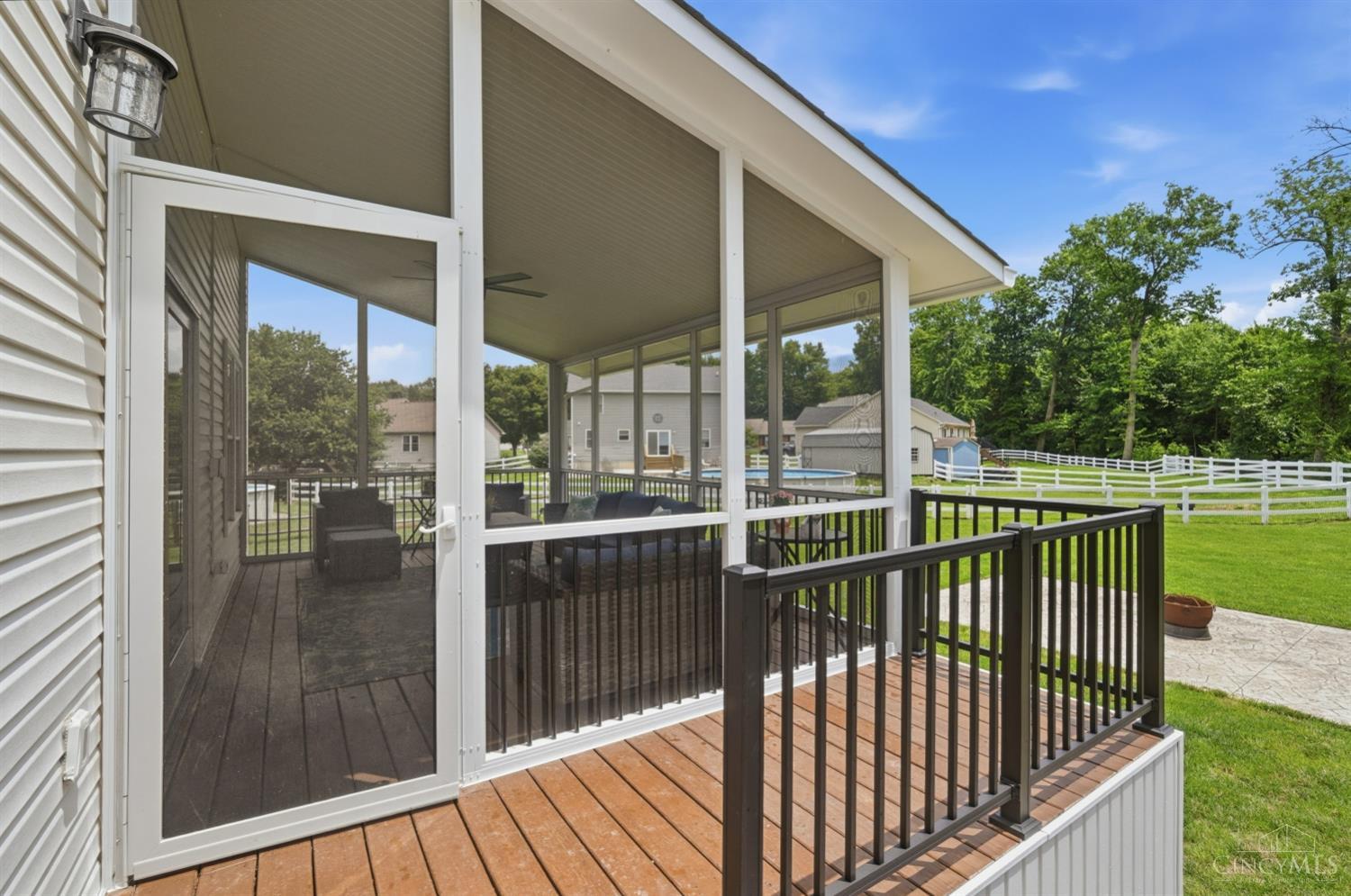 1553 Deerwoods Drive