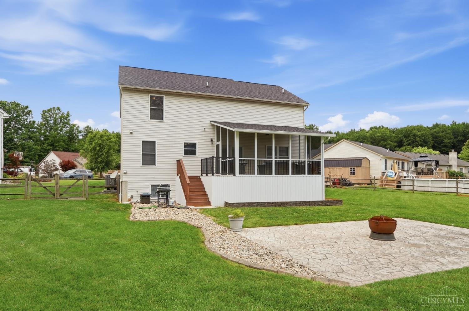 1553 Deerwoods Drive