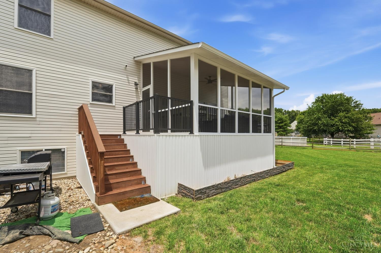 1553 Deerwoods Drive