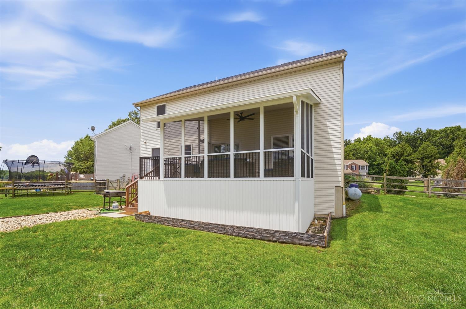 1553 Deerwoods Drive