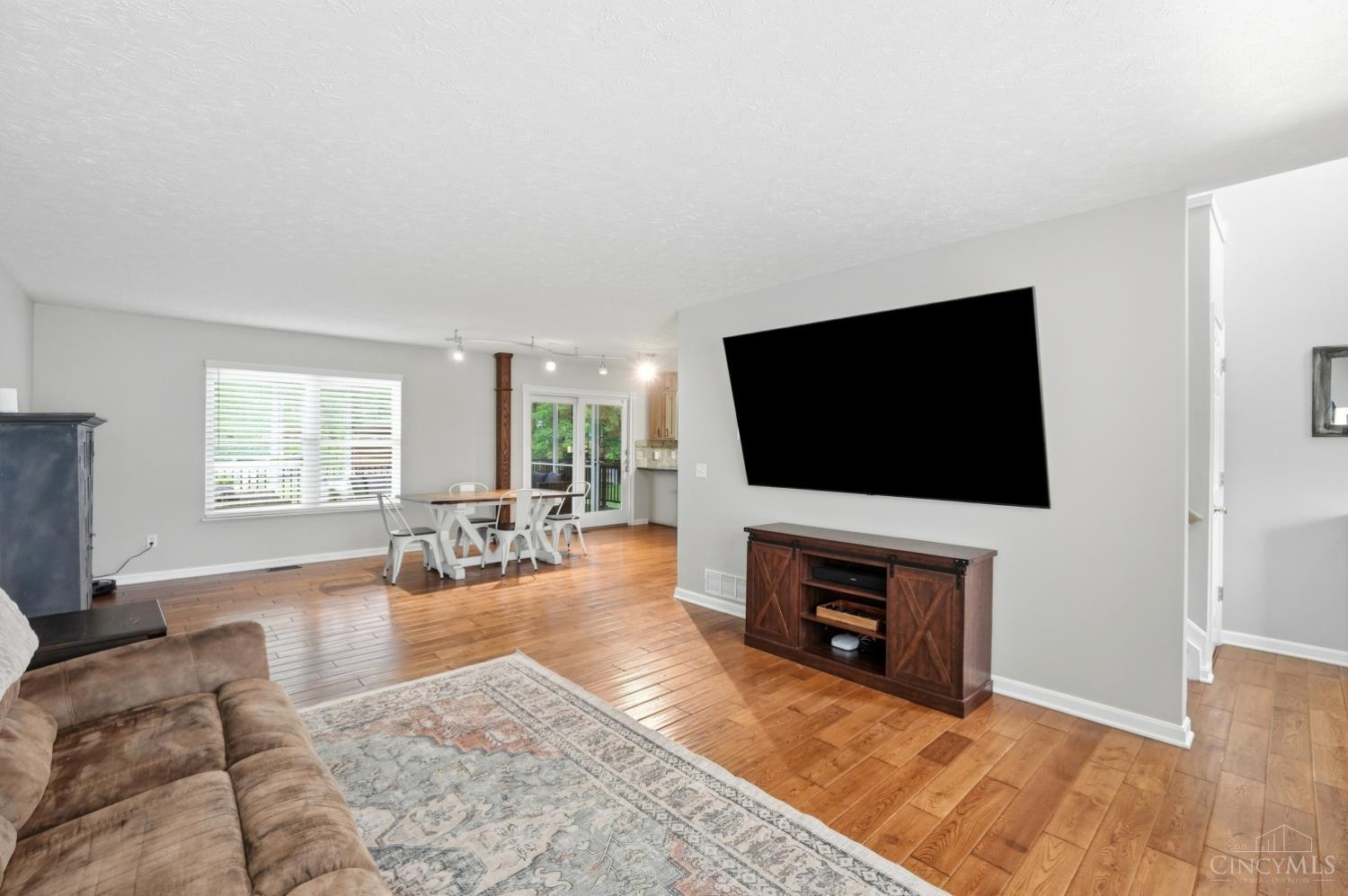 1553 Deerwoods Drive
