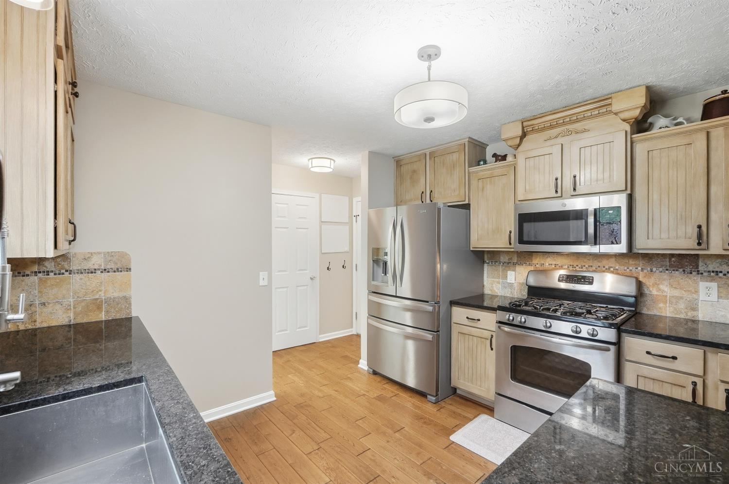 1553 Deerwoods Drive