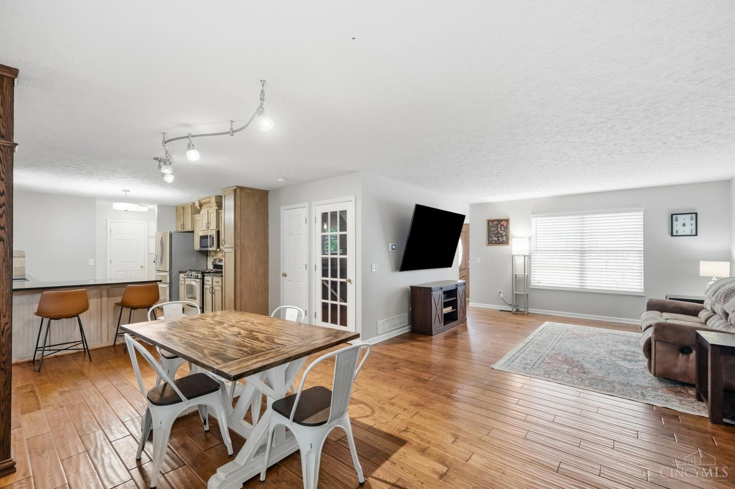 1553 Deerwoods Drive