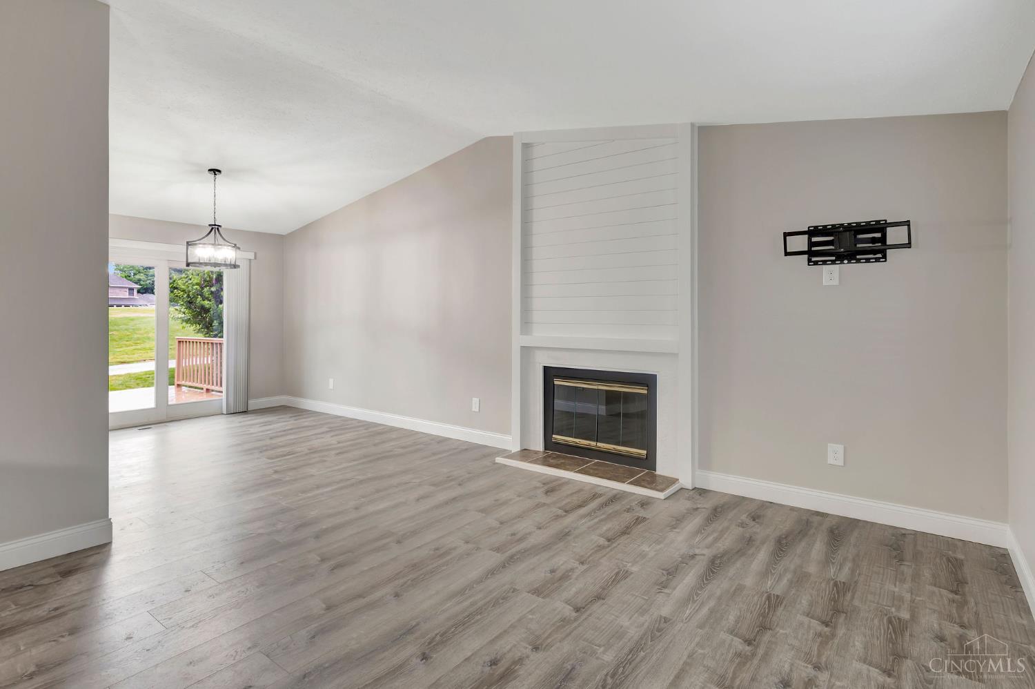 5562 Greenwillow Circle