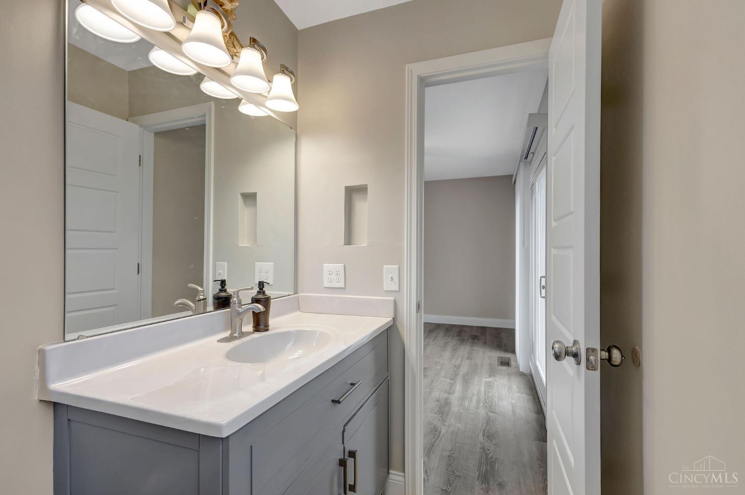 5562 Greenwillow Circle