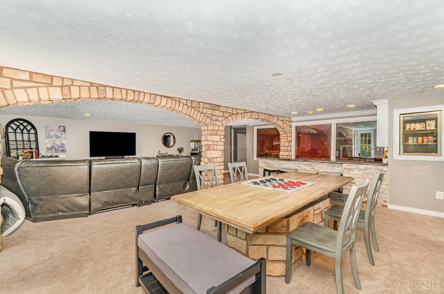 1753 E Cove Circle