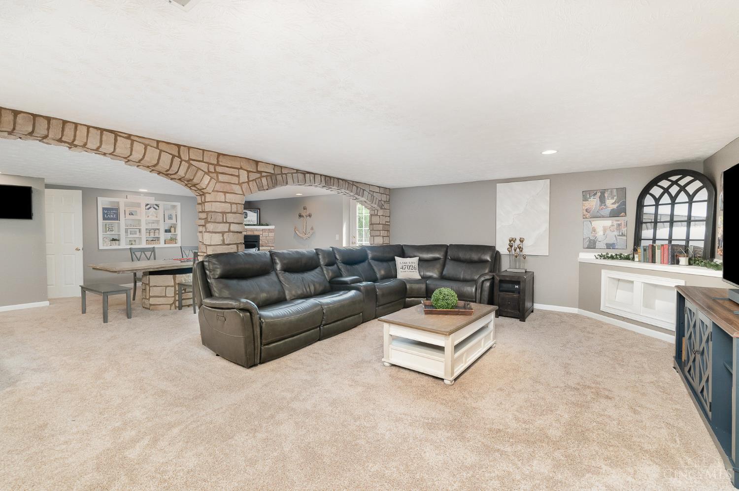 1753 E Cove Circle