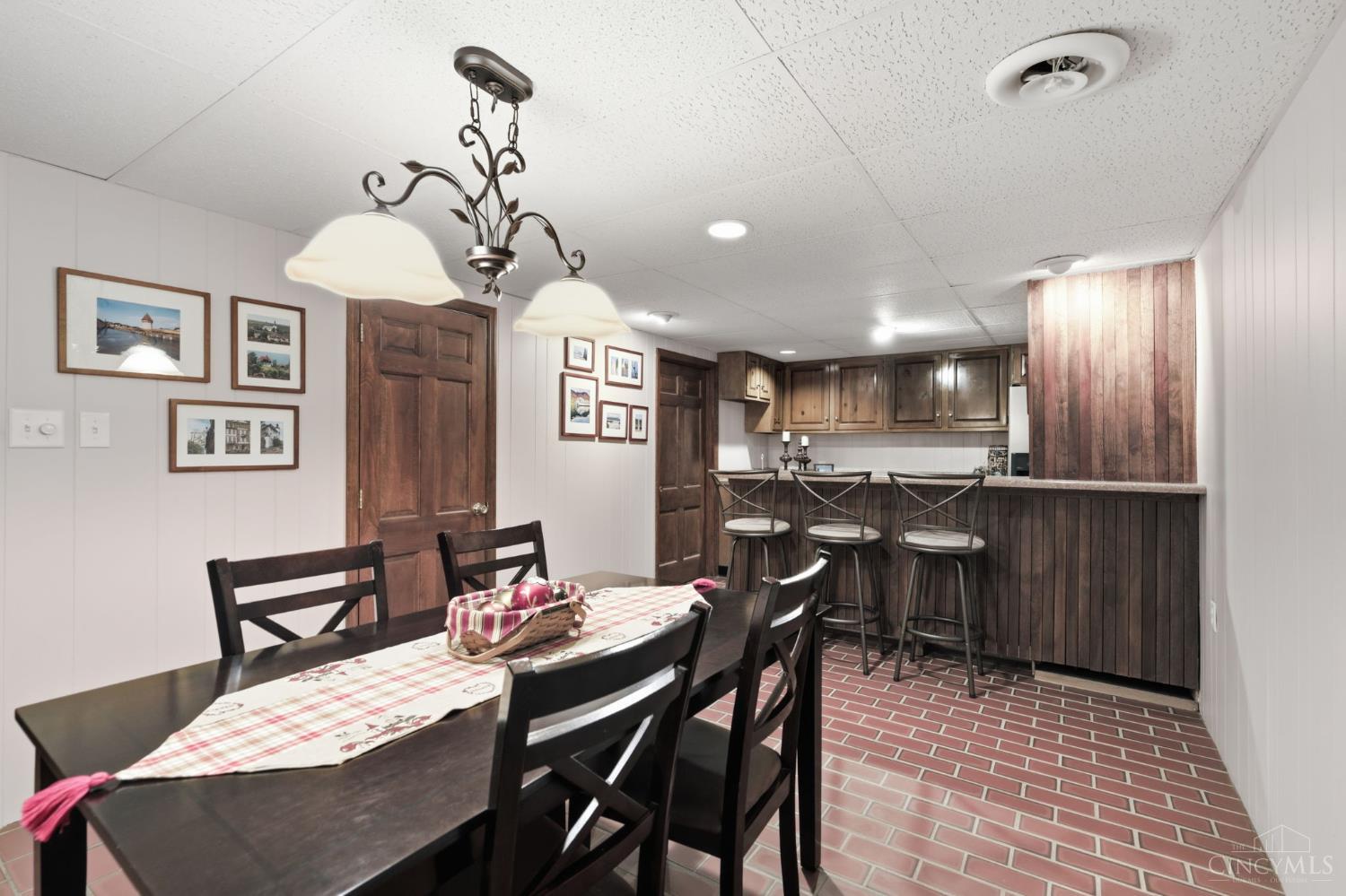 5875 Countryhills Drive