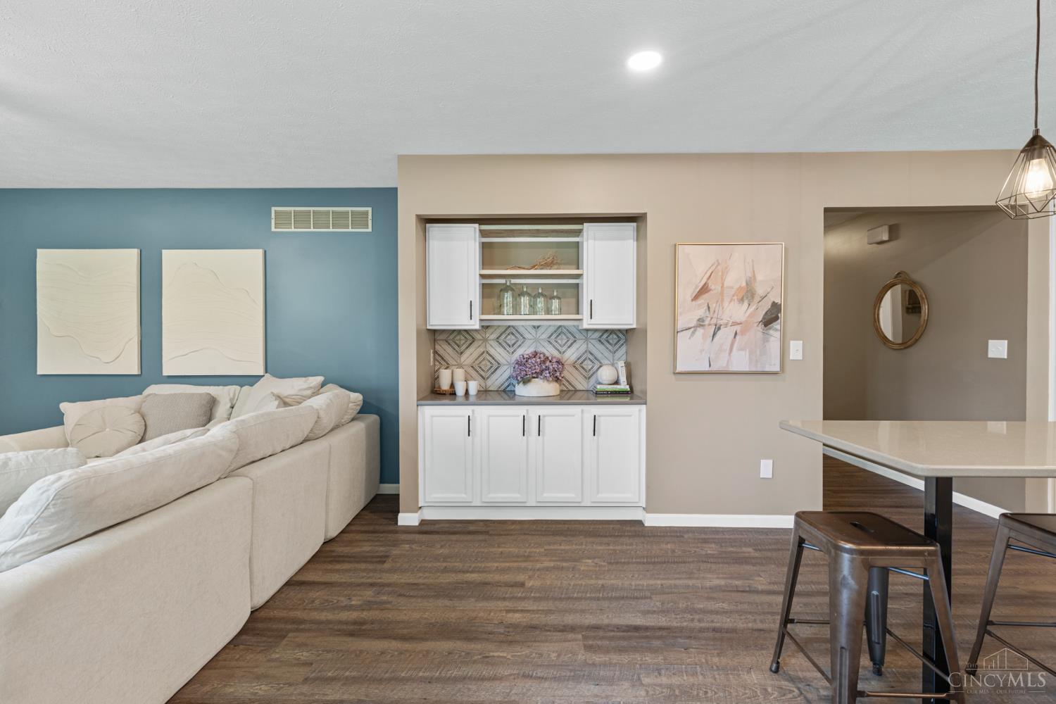 8042 Laurelwood Drive