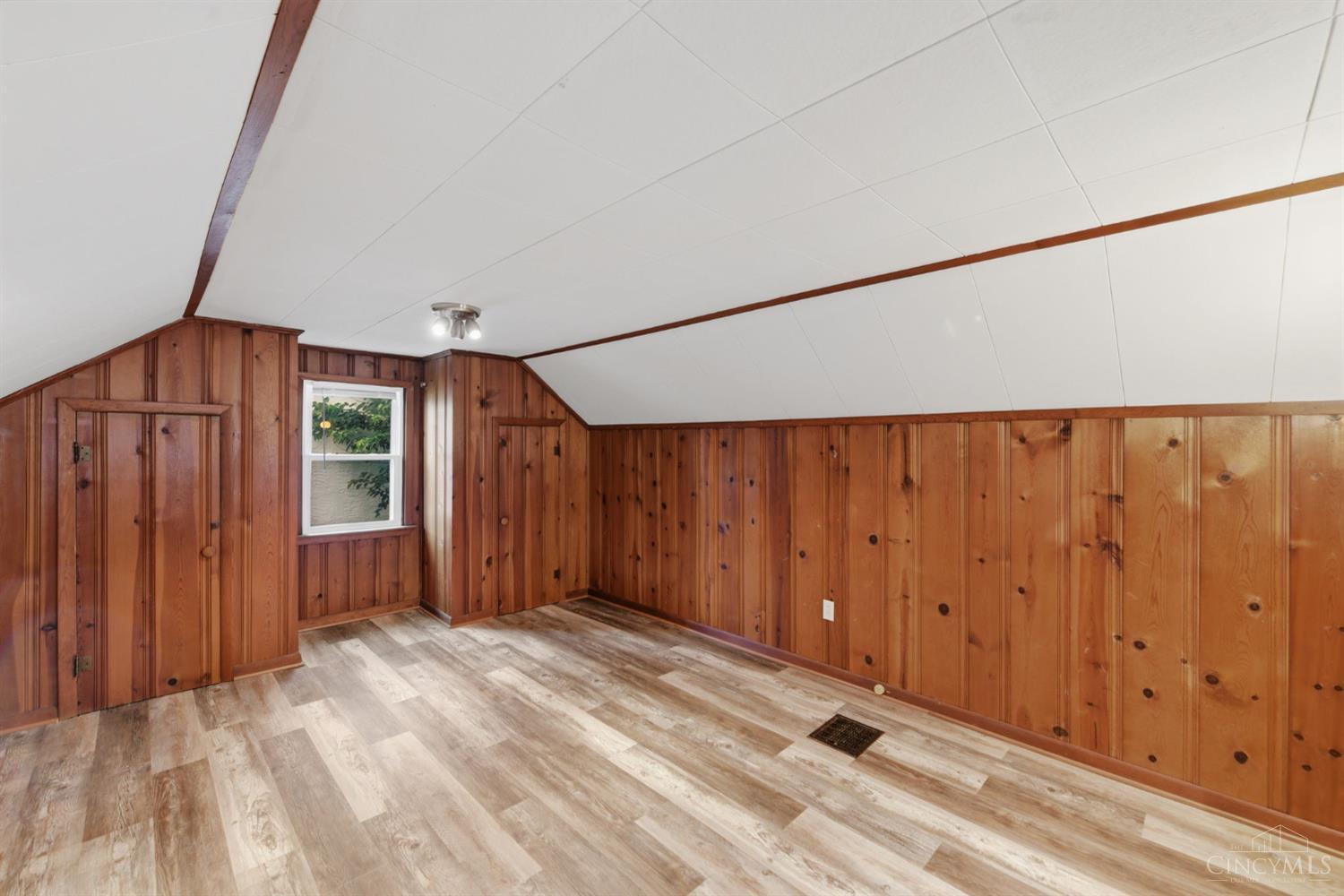 6924 Gloria Drive