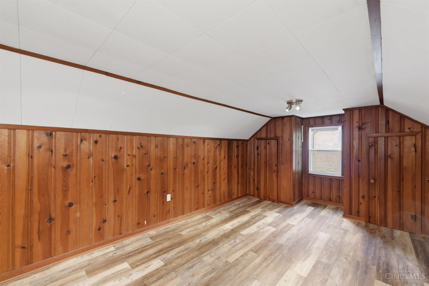 6924 Gloria Drive