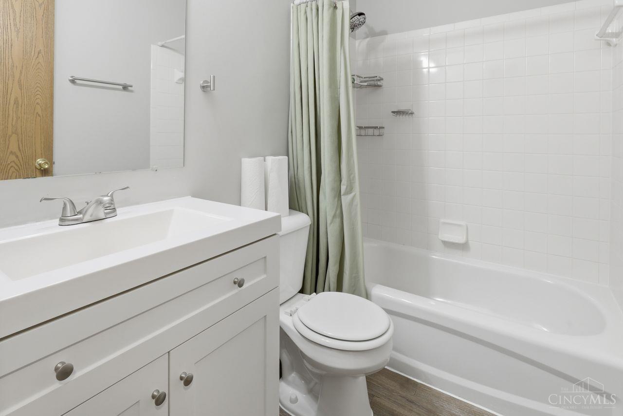 884 Venetian Terrace