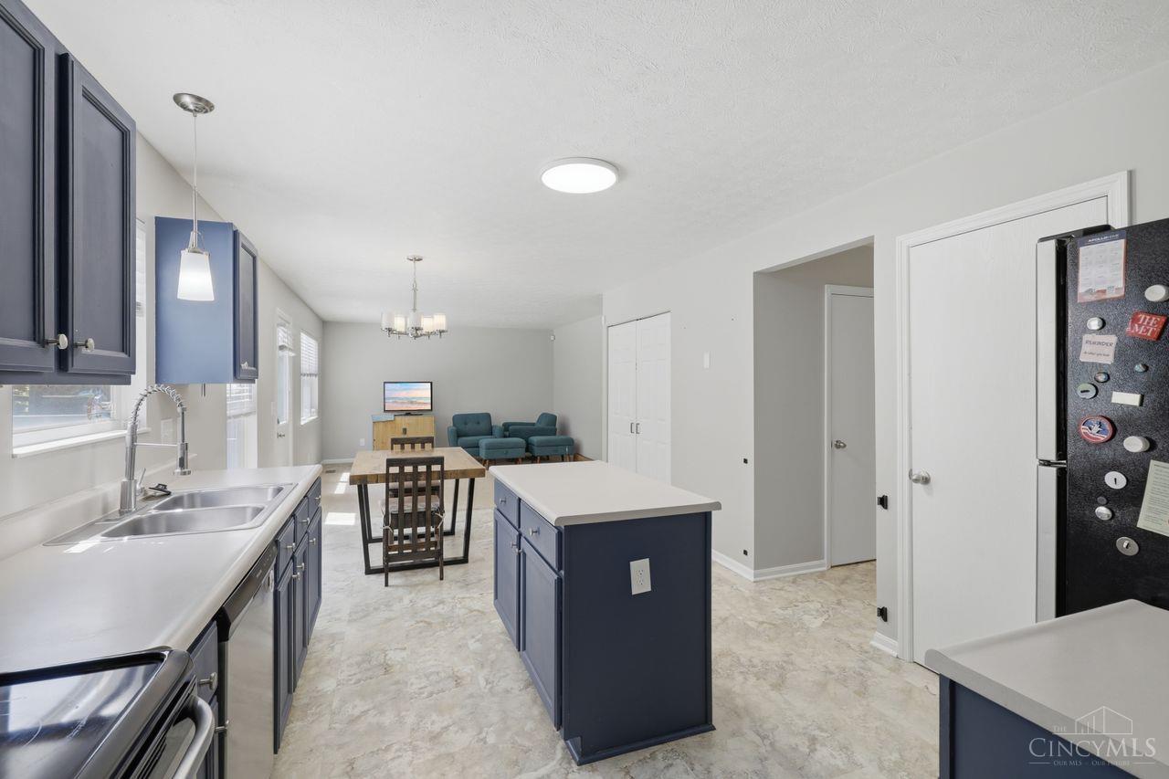 884 Venetian Terrace