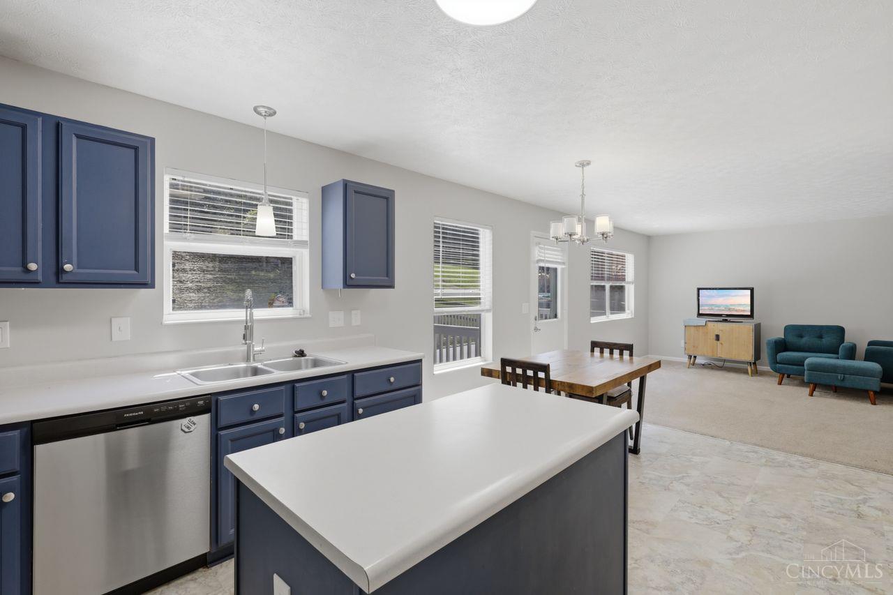 884 Venetian Terrace