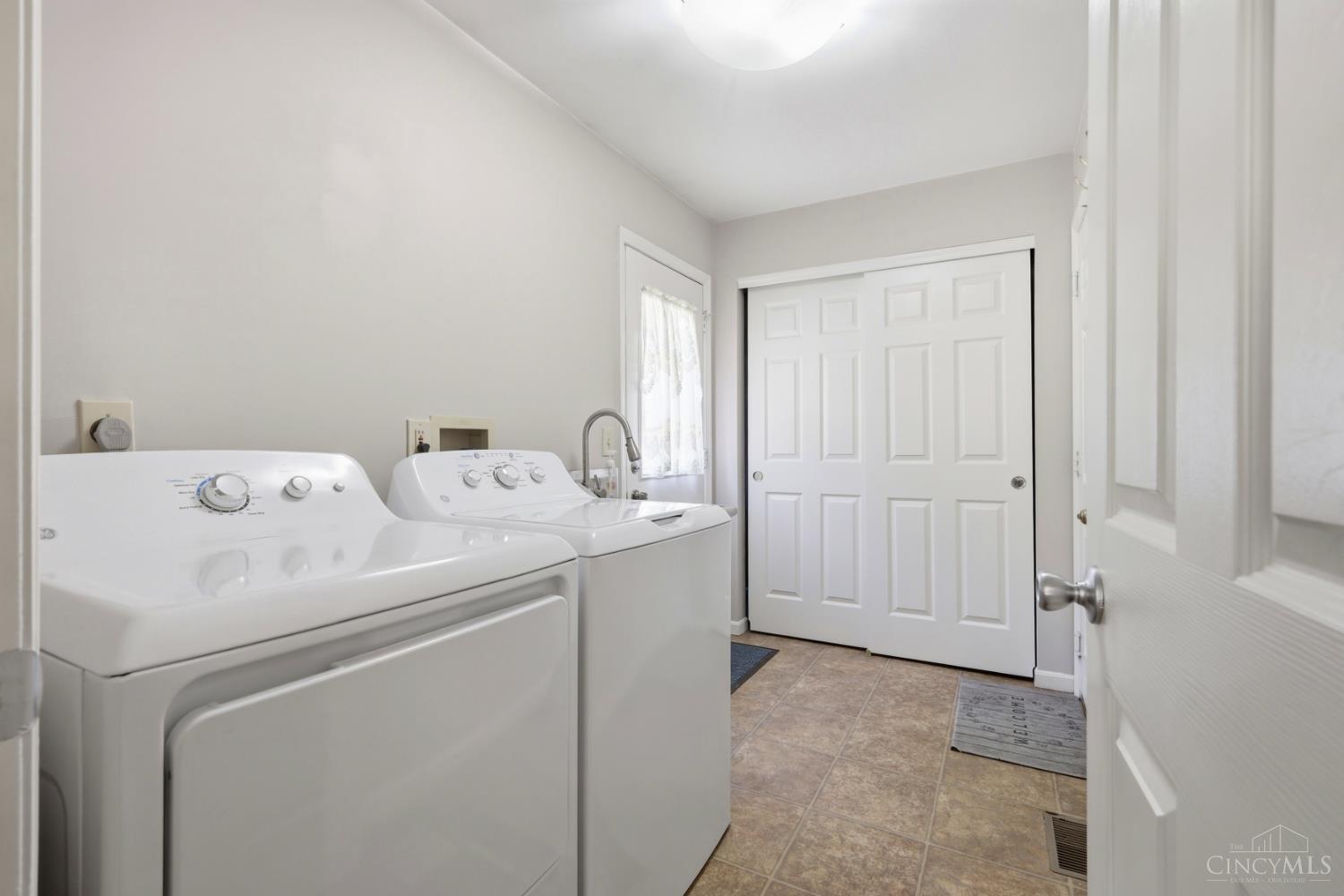 9581 Semaphore Court