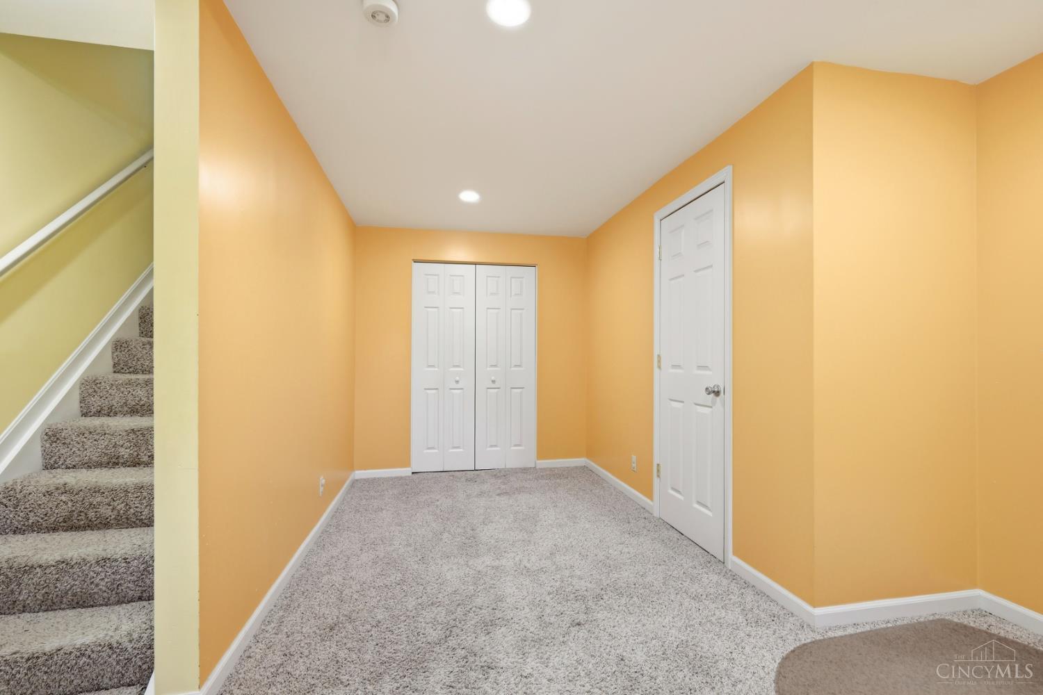 9581 Semaphore Court