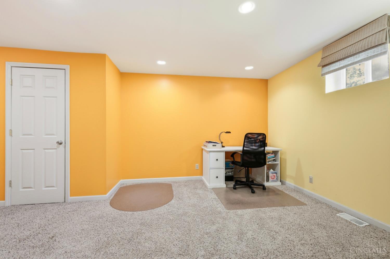 9581 Semaphore Court