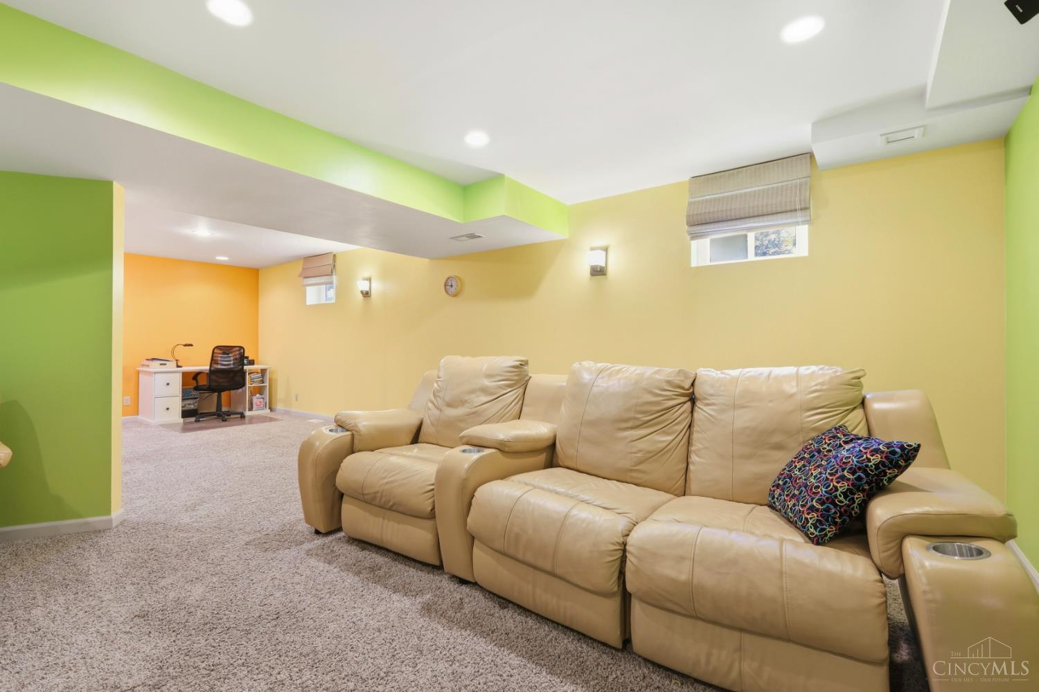 9581 Semaphore Court
