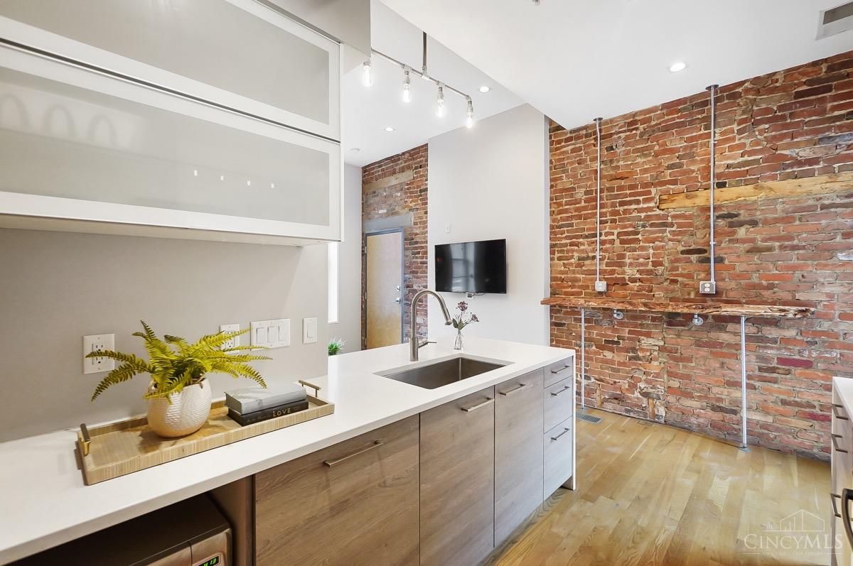 18 W Thirteenth Street 5