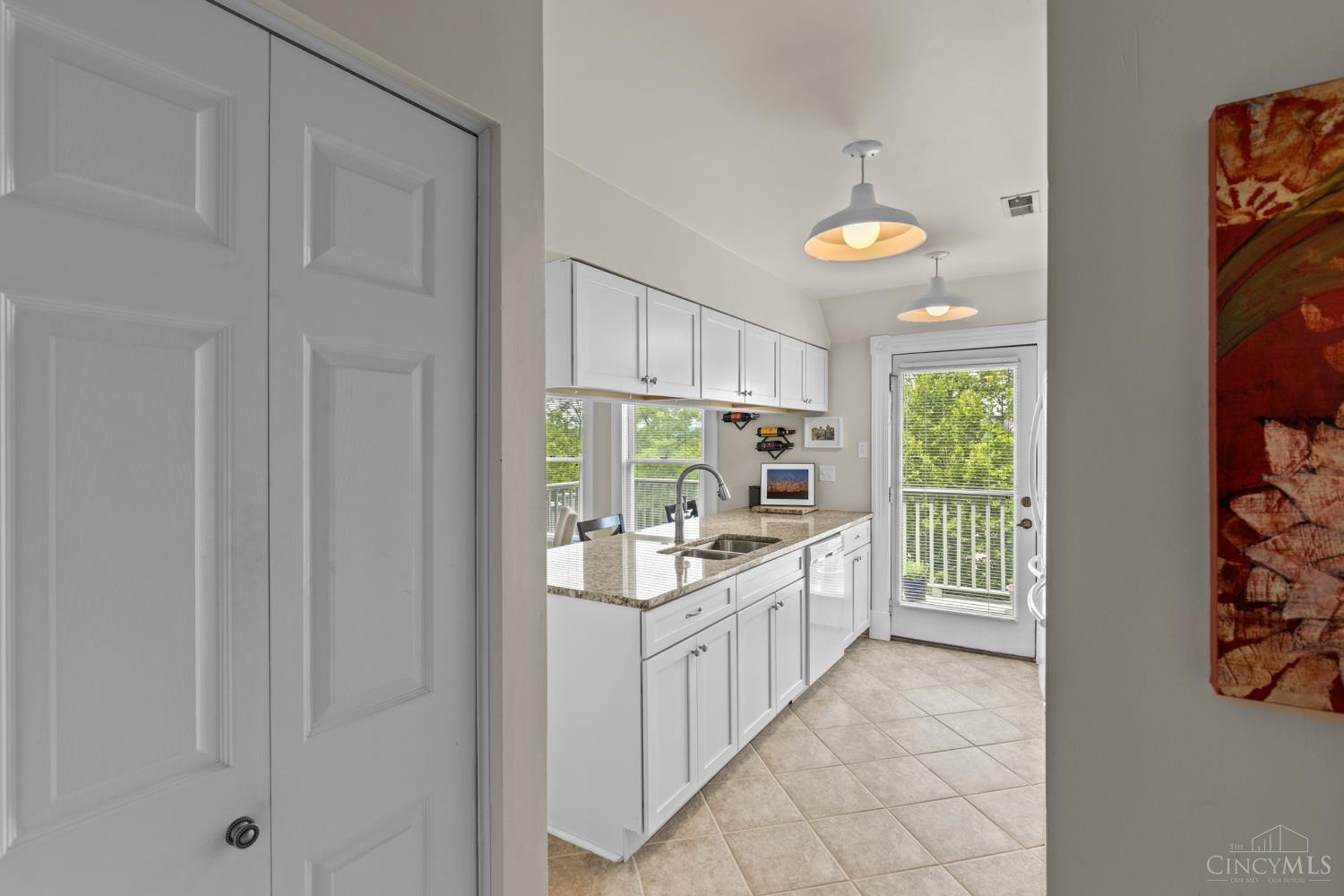 535 Tusculum Avenue Unit: 2