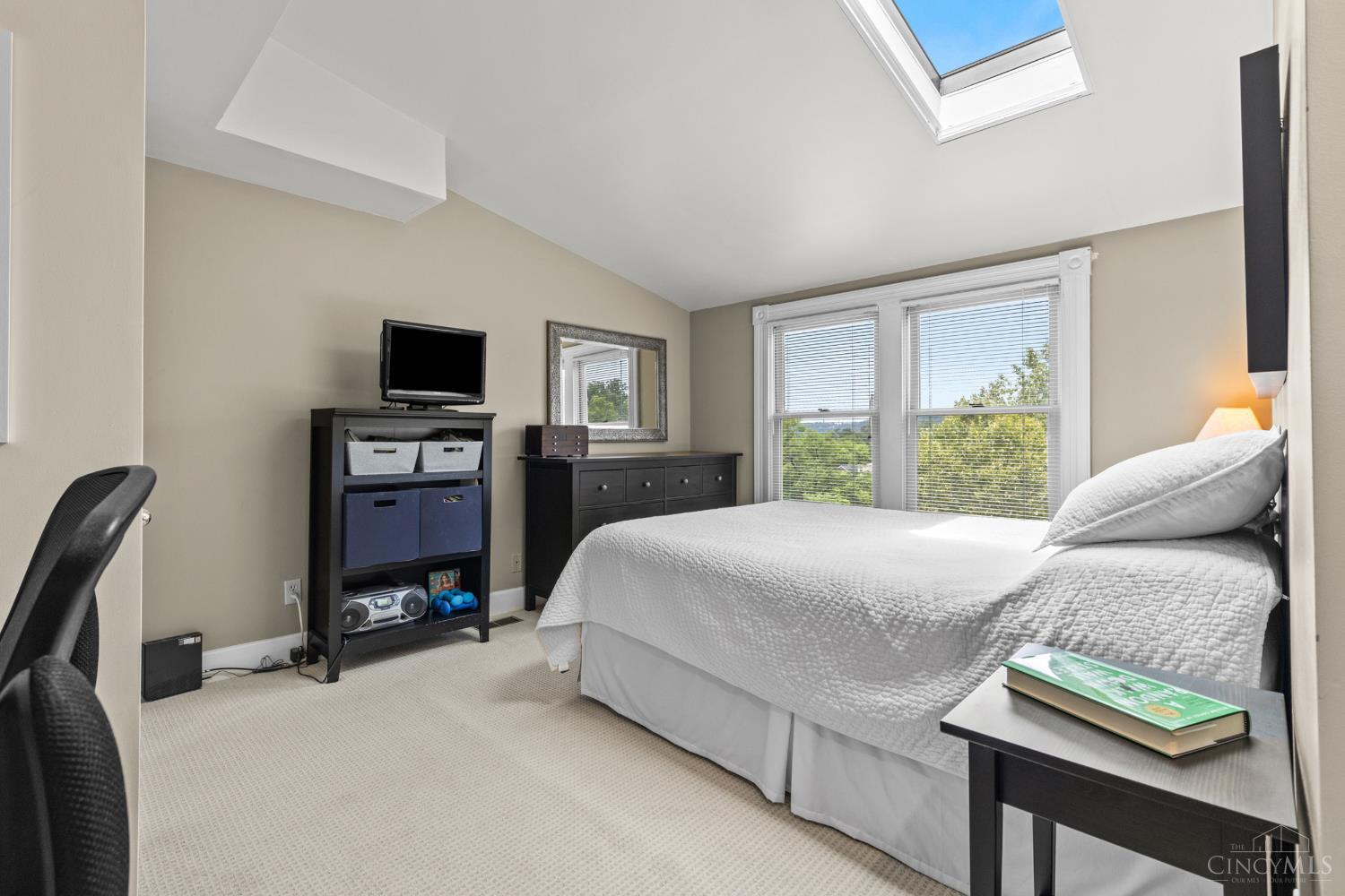 535 Tusculum Avenue Unit: 2