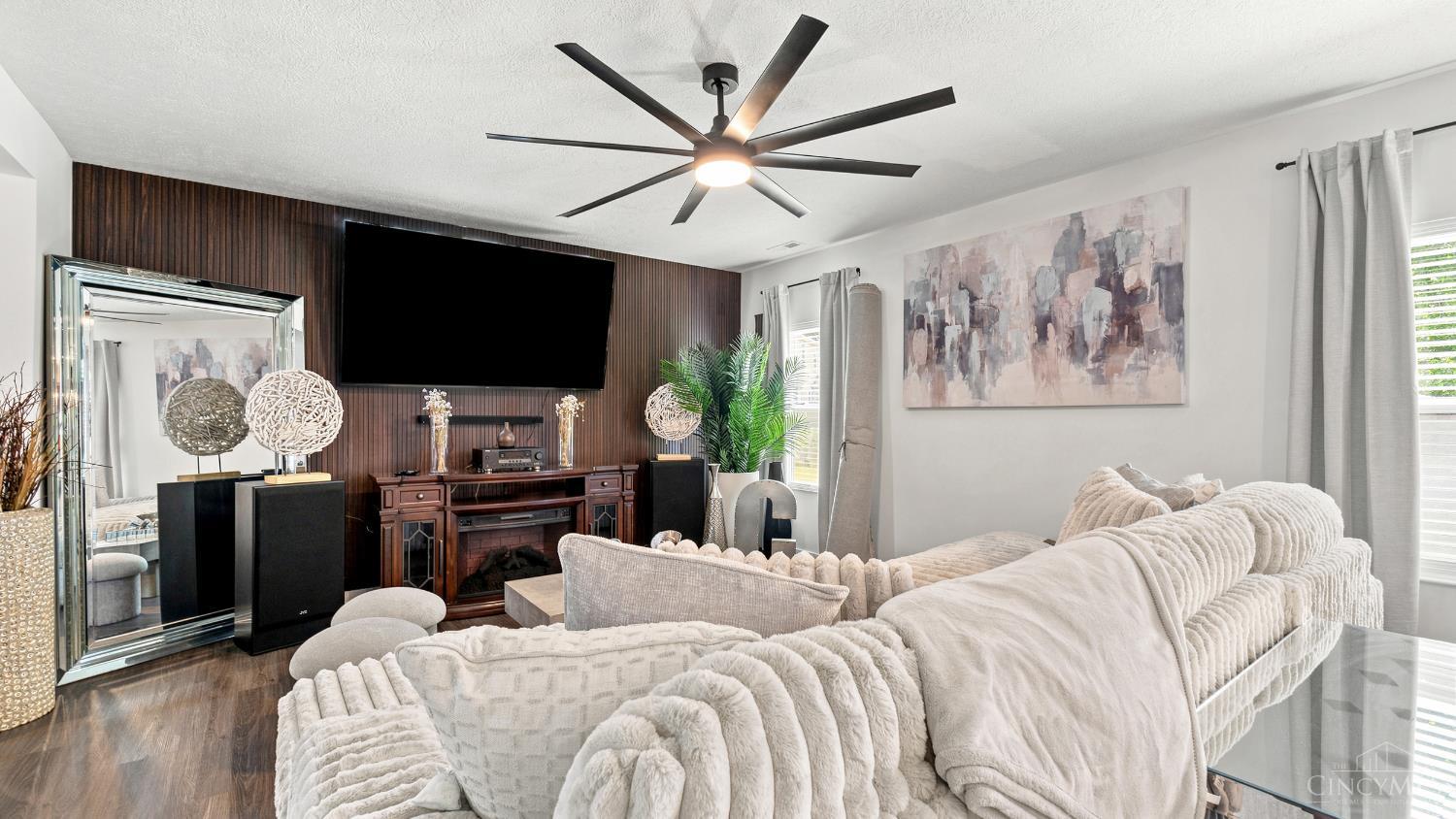 2807 Sovereign Drive