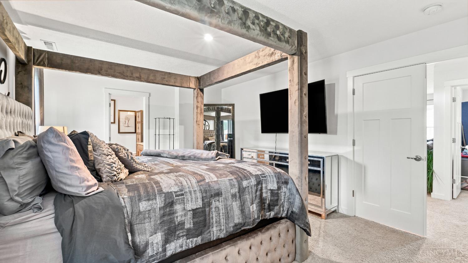 2807 Sovereign Drive