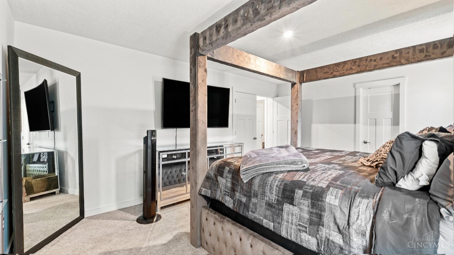 2807 Sovereign Drive