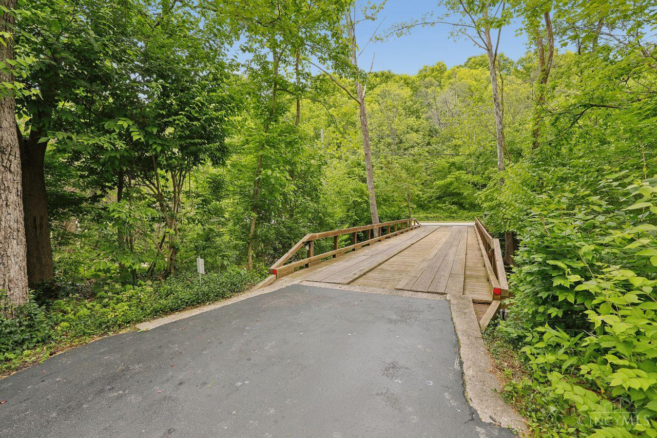 1221 Ten Mile Road
