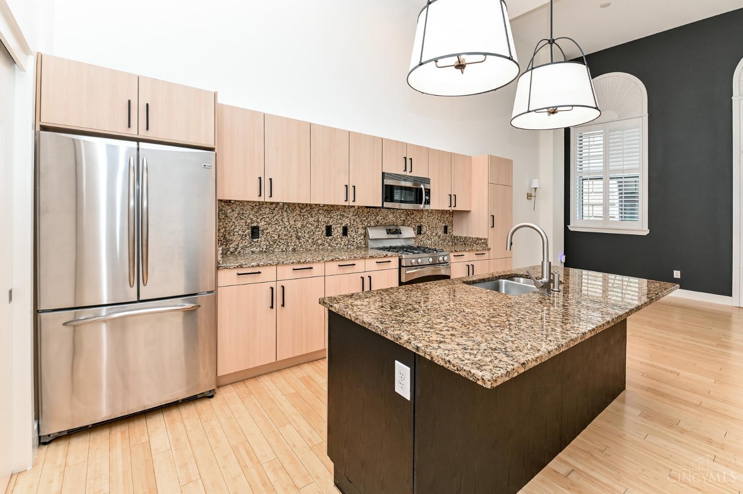 15 W Fourth Street Unit: 103