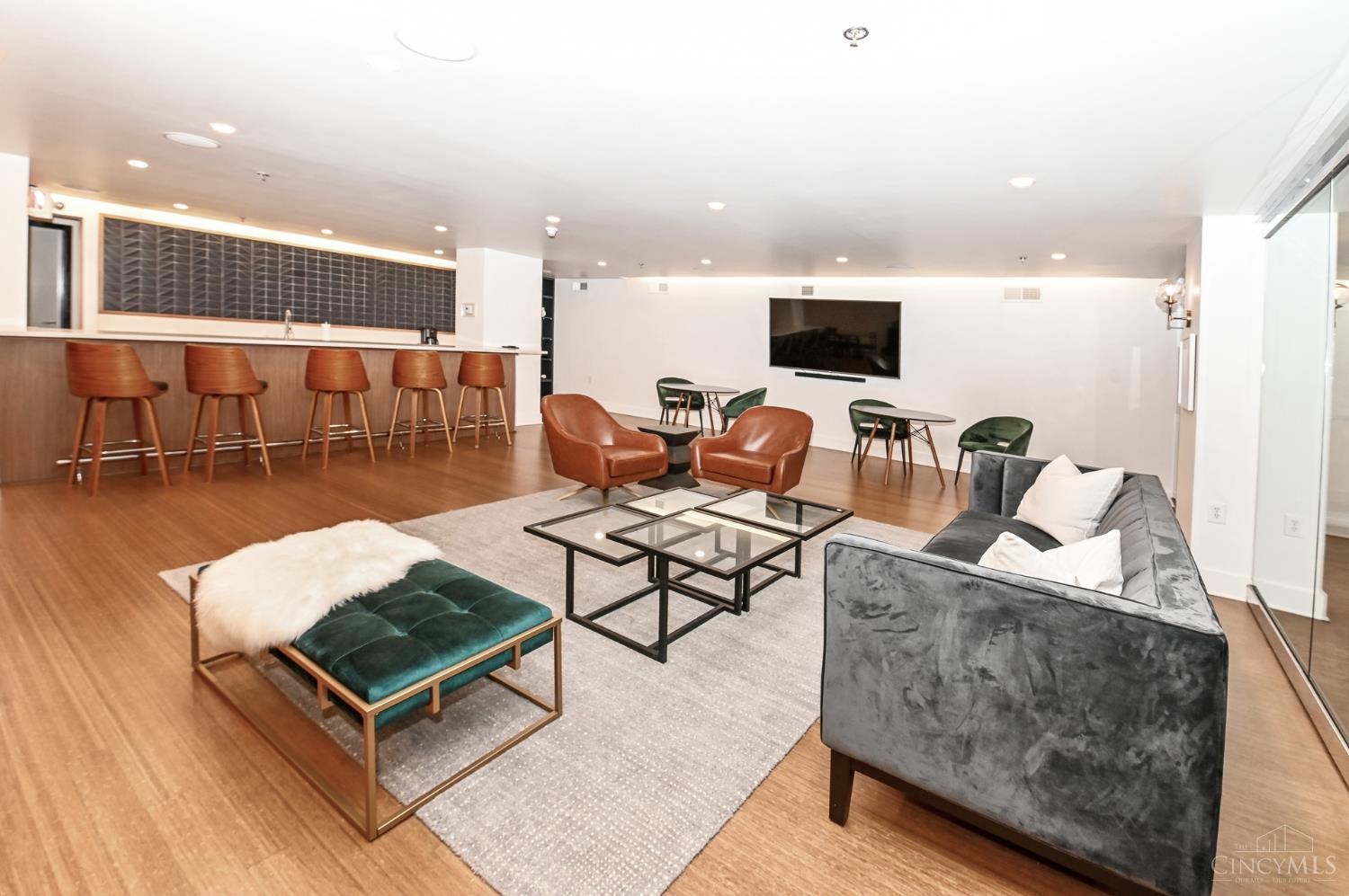 15 W Fourth Street Unit: 103