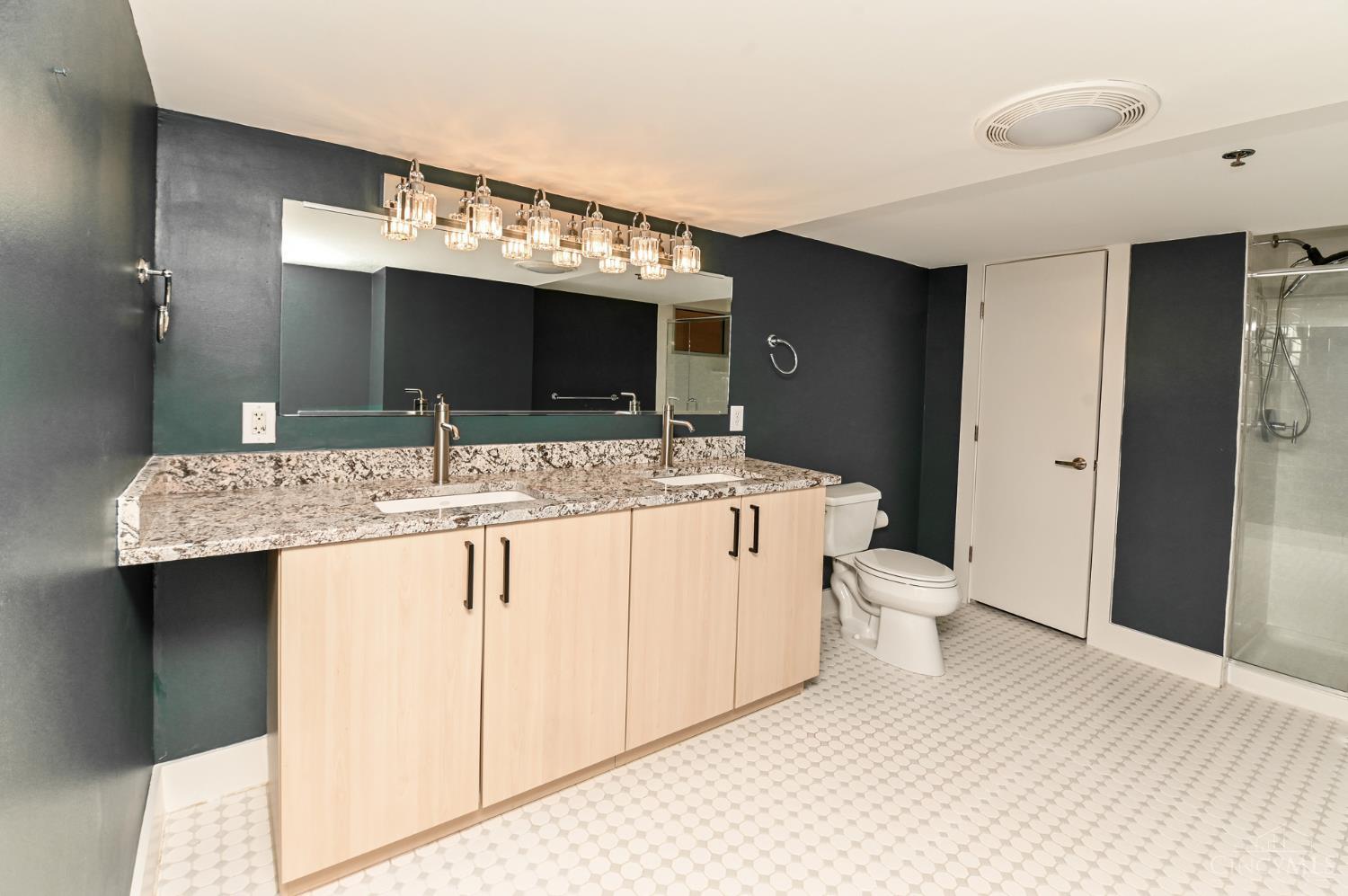 15 W Fourth Street Unit: 103