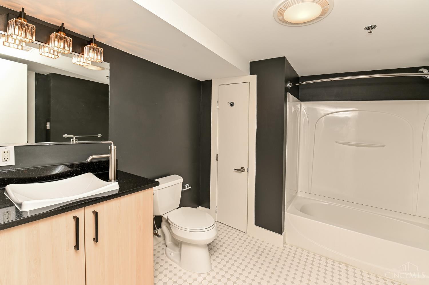 15 W Fourth Street Unit: 103