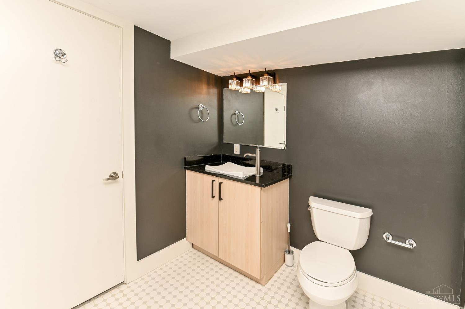 15 W Fourth Street Unit: 103