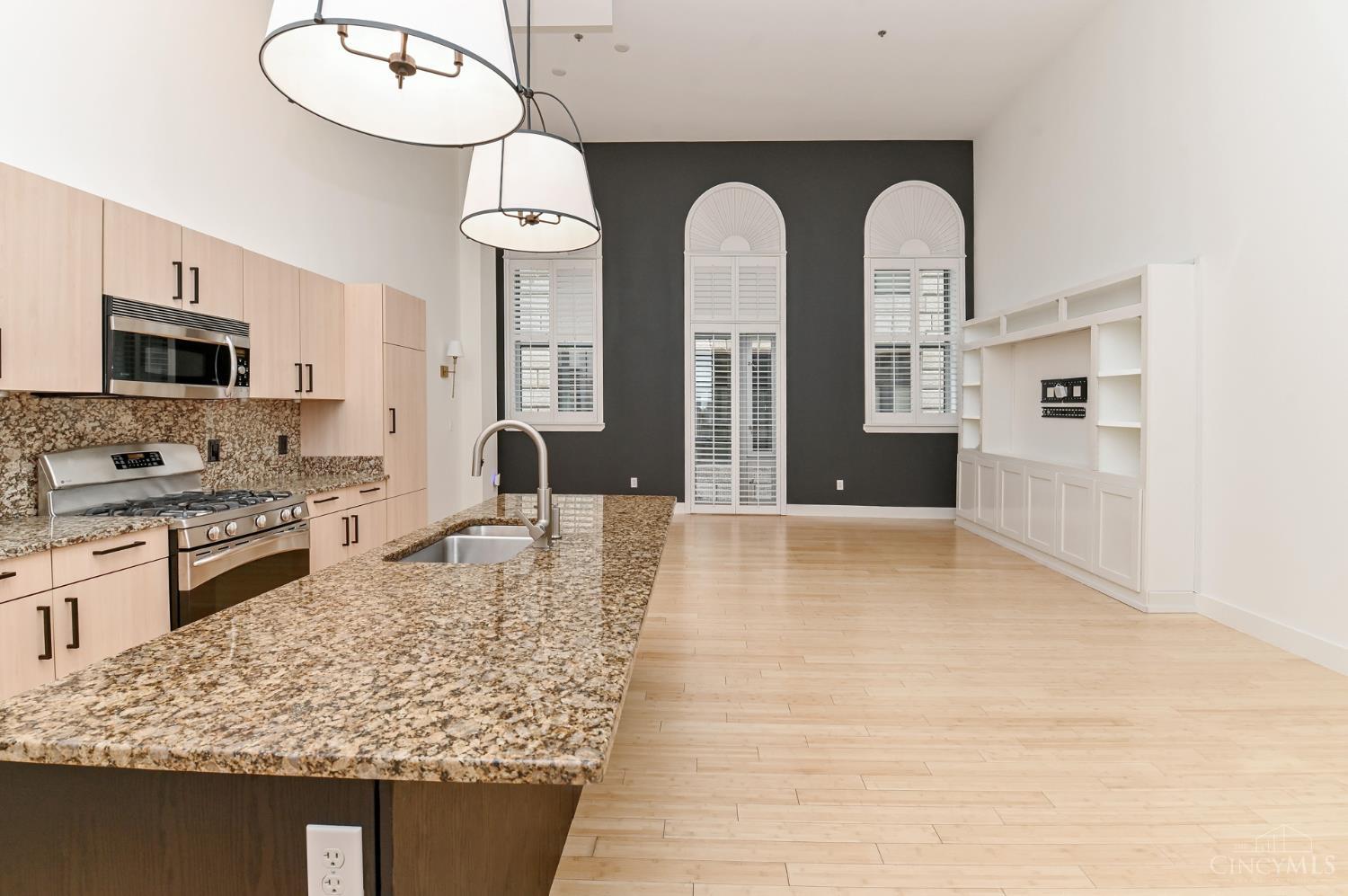 15 W Fourth Street Unit: 103