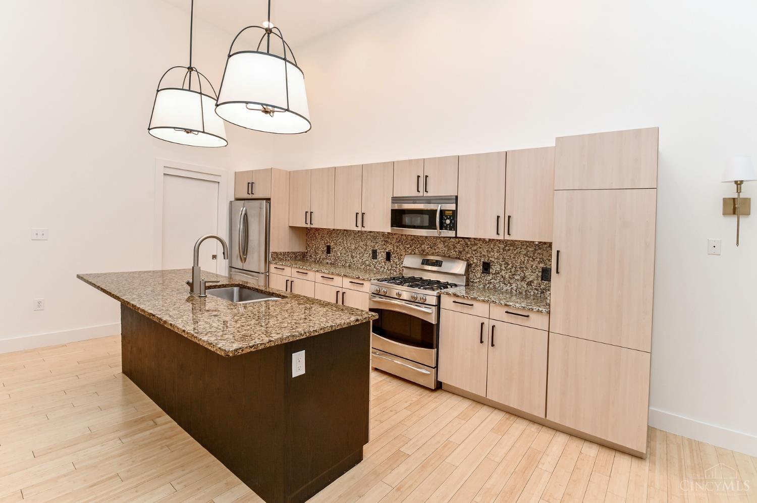 15 W Fourth Street Unit: 103