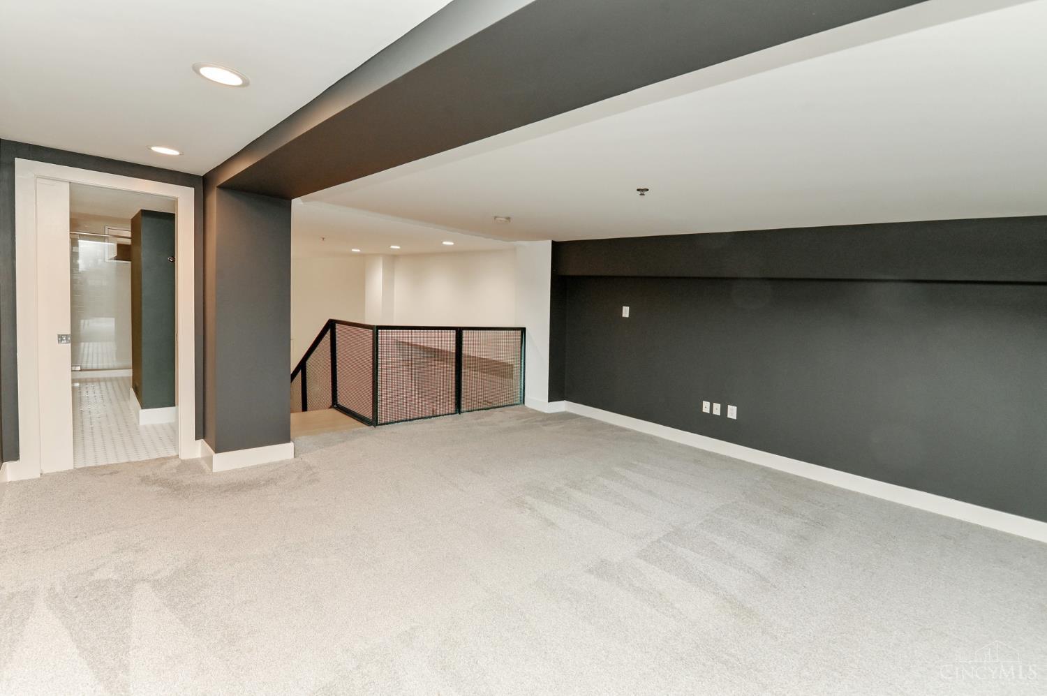 15 W Fourth Street Unit: 103