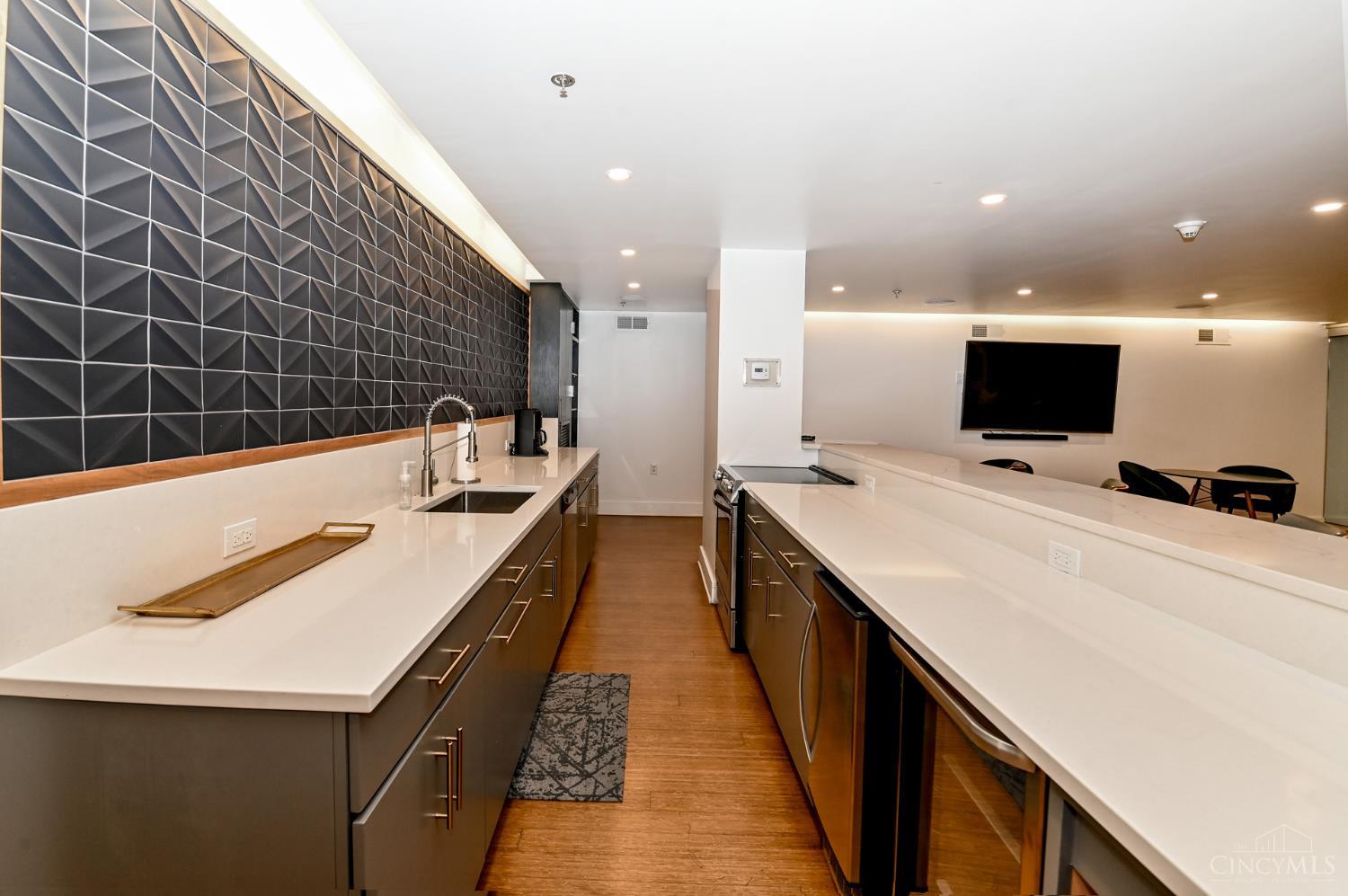 15 W Fourth Street Unit: 103