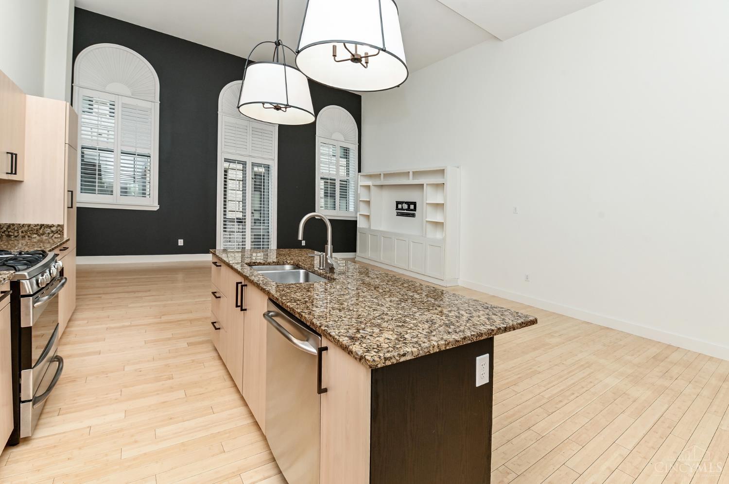 15 W Fourth Street Unit: 103