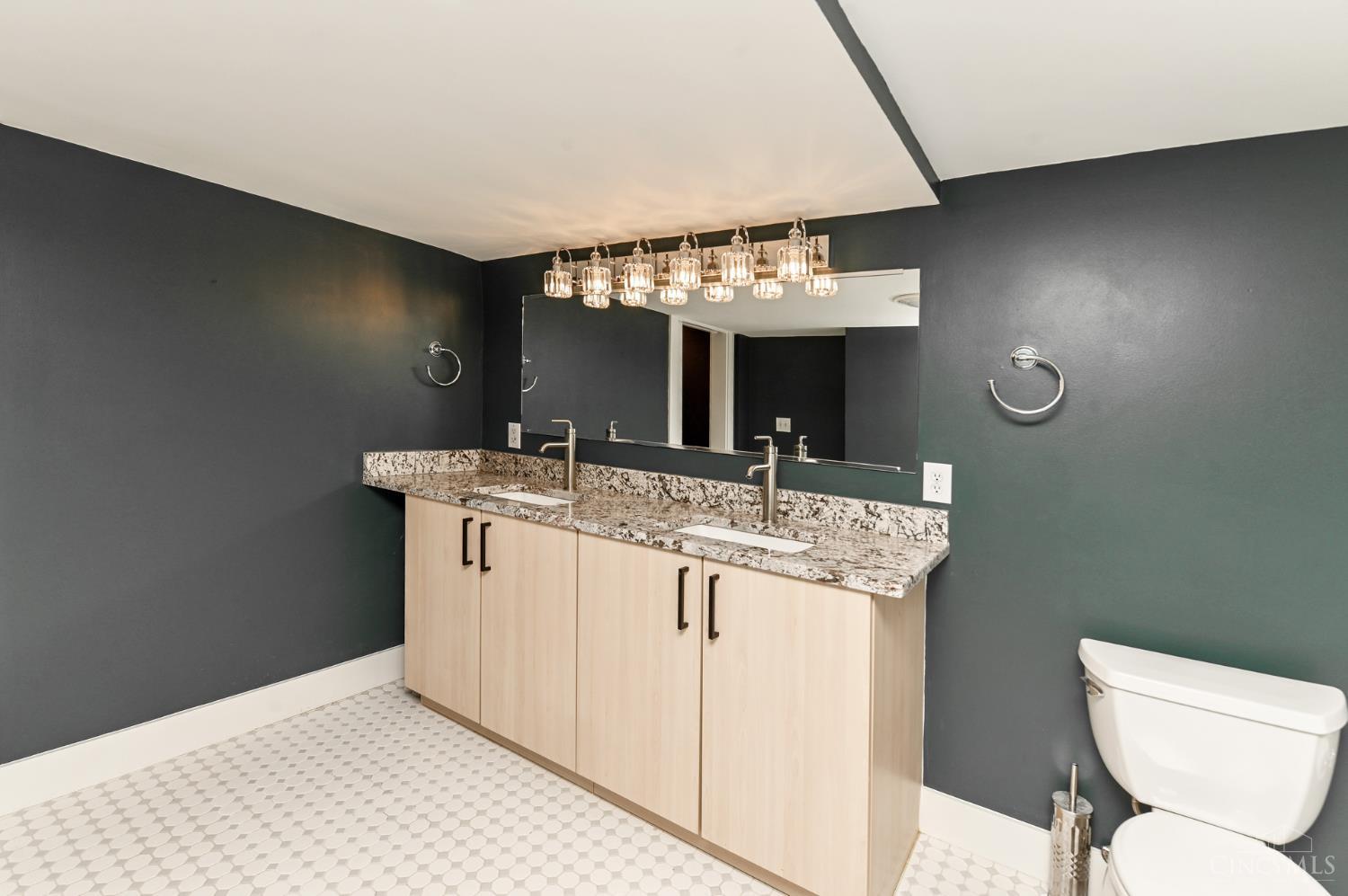 15 W Fourth Street Unit: 103